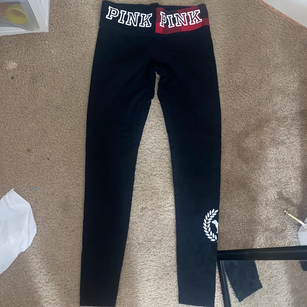 These are Pink yoga leggings in a size small!